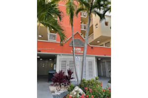 8225 Lake Dr 208, Doral 8225 Lake Dr 208, Doral