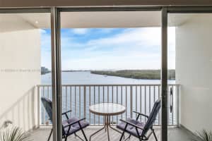 300 Bayview Dr 812, Sunny Isles Beach