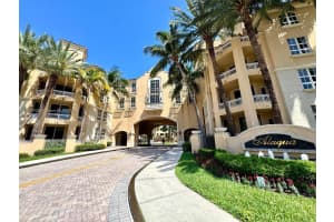 3001 Ne 185th St 225, Aventura