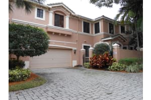 2684 Center Ct Dr 2-33, Weston