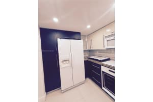 100 Lakeview Dr 113, Weston