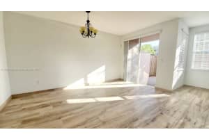 265 Las Brisas Circle 265, Weston