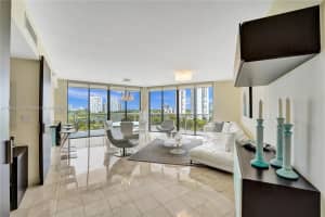 20281 E Country Club Dr 607, Aventura