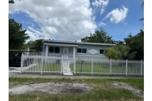 985 Ne 146th St, North Miami