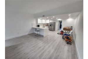 6886 Nw 166th Ter 1004, Miami Lakes