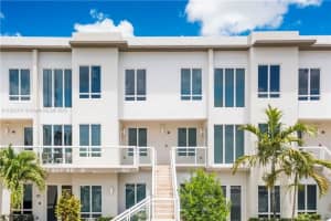 6415 Nw 102nd Path 214, Doral