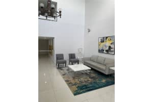 200 Lakeview Dr 203, Weston