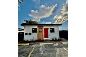 512 Nw 2nd Ave 1-4, Hallandale Beach