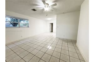 560 Sw 50th Ter, Margate
