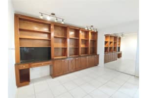 6934 Holly Rd, Miami Lakes