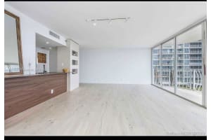 7601 E Treasure Dr 707, North Bay Village