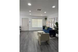 822 Ne 8th St, Hallandale Beach
