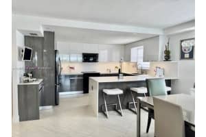 9250 W Bay Harbor Dr 5a, Bay Harbor Islands