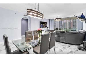 3340 Ne 190th St 1003, Aventura
