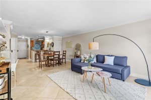 6815 Edgewater Dr 104, Coral Gables