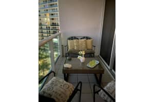 100 Bayview Dr 917, Sunny Isles Beach