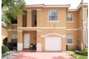 873 Nw 135th Ave, Pembroke Pines