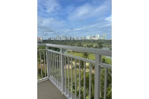 19501 W Country Club Dr 714, Aventura
