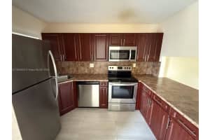 2740 W 76th St 204, Hialeah
