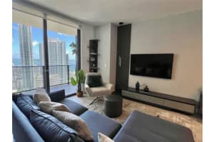 45 Sw 9th St 2702, Miami