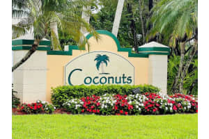 48 Whitehead Cir 48, Weston