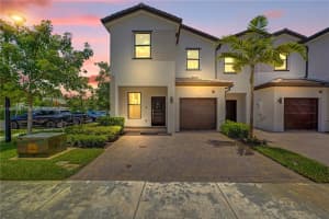 213 Sw 159th Ct 213, Pembroke Pines