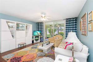 1001 Ne 14th Ave 107, Hallandale Beach