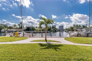 301 Golden Isles Dr 514, Hallandale Beach
