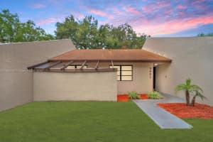 9667 Nw 15th Ct, Pembroke Pines