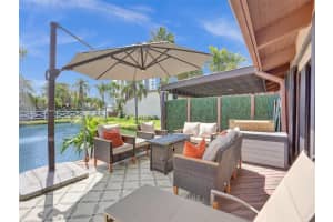 2667 S Parkview Dr 2667, Hallandale Beach