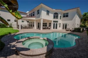 822 Meridian Ln, Hollywood