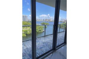 16385 Biscayne Blvd 805, North Miami Beach