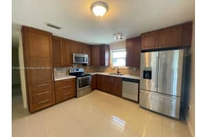 18233 Oleta Dr 18235, North Miami Beach