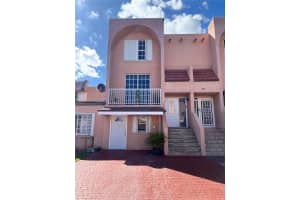 4154 W 10th Ln 19, Hialeah