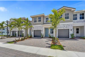 133 Sw 171st Way, Pembroke Pines