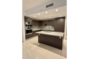 7661 Nw 107th Ave 207, Doral