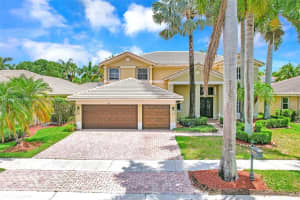 904 Stillwater Ct, Weston