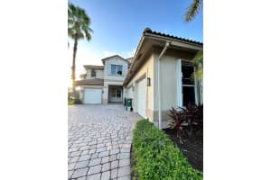 1887 Harbor View Cir, Weston
