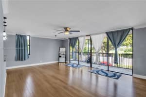 105 Lake Emerald Dr 215, Oakland Park