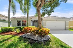 4265 Palmetto Trl, Weston