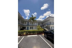 2440 Lake Osborne Dr 207, Lake Worth