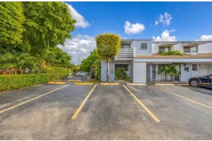 5511 W 22nd Ct 5511, Hialeah