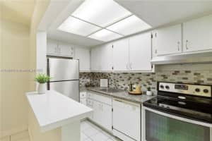 6530 Nw Lake Patricia E25, Miami Lakes