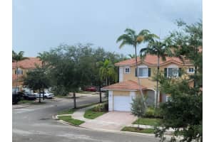570 Princess Dr 570, Margate