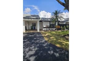 343 Fairway Cir 63, Weston