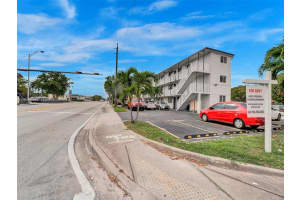 14190 W Dixie Hwy 19, North Miami