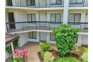 5380 Cedar Lake Dr 204, Boynton Beach