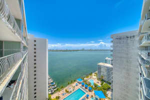7601 E Treasure Dr 2424, North Bay Village