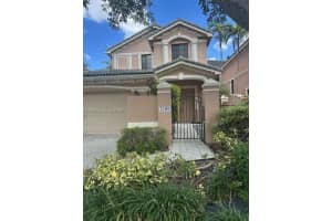 2709 Center Ct Dr 3-15, Weston