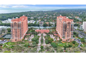 60 Edgewater Dr 9h, Coral Gables